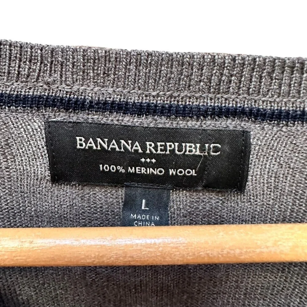 Banana Republic Merino Wool Sweater‎ Gray Preppy Light Academia Casual V Neck LG